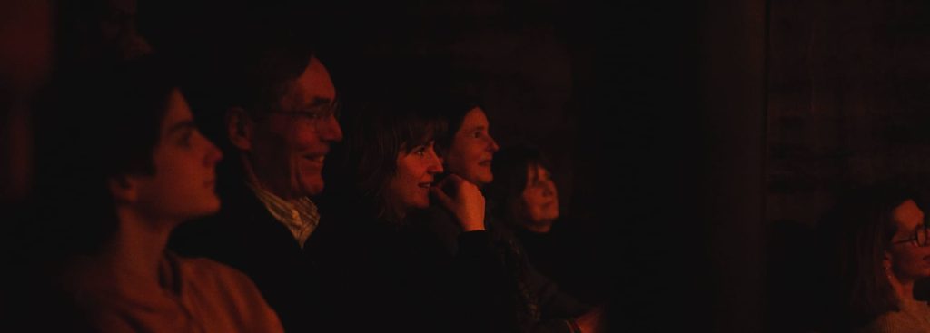 public lors d'un spectacle de théâtre